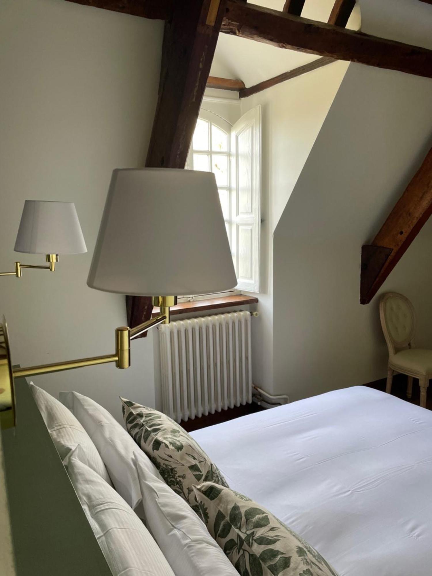 La Meffrais 1741 Bed & Breakfast Dinan Room photo